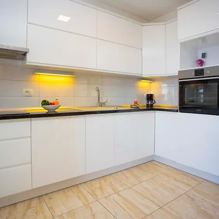 Lauc Apartment *